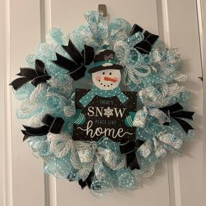 #W2404 - Winter Holiday Christmas Wreath Snow Place Like Home Aqua Black White